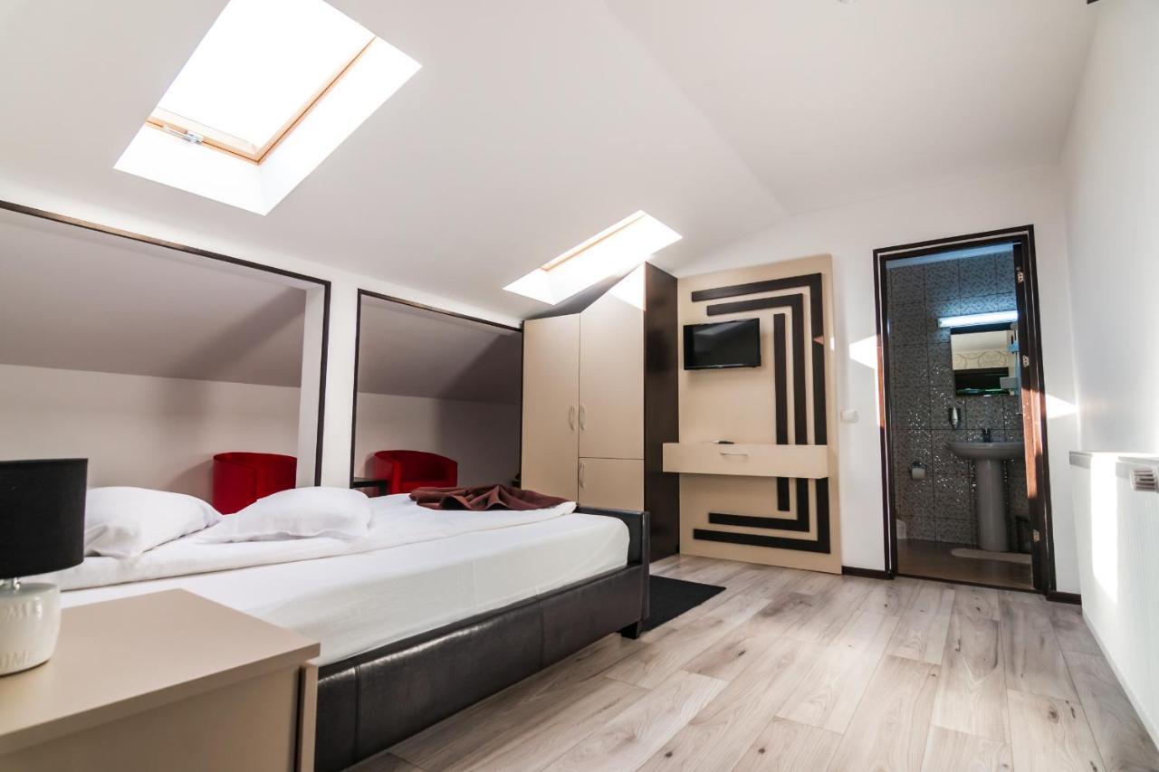 Riverside 3*